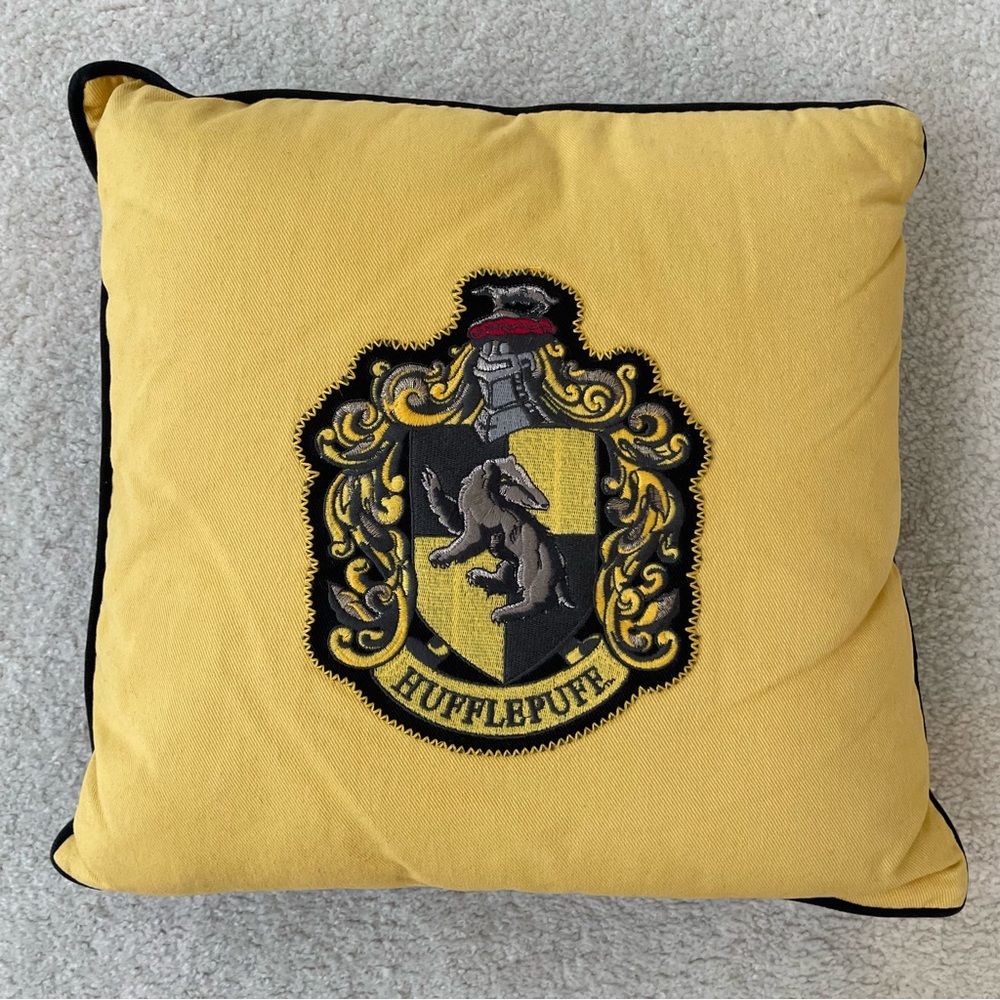 Pottery Barn Teen (PBteen) "Harry Potter" Hufflepuff Crest Yellow Accent Pillow